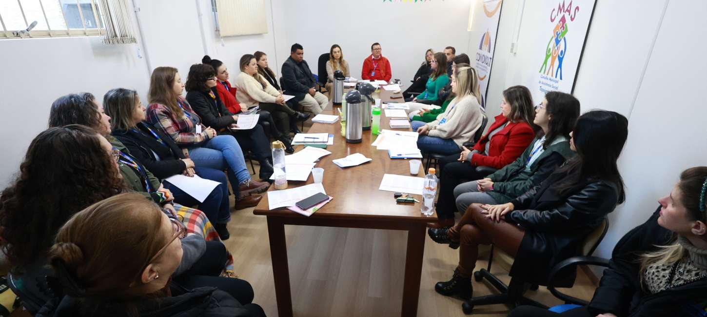 Juíza titular da Comarca de Tapejara visita a Secretaria de Desenvolvimento Social