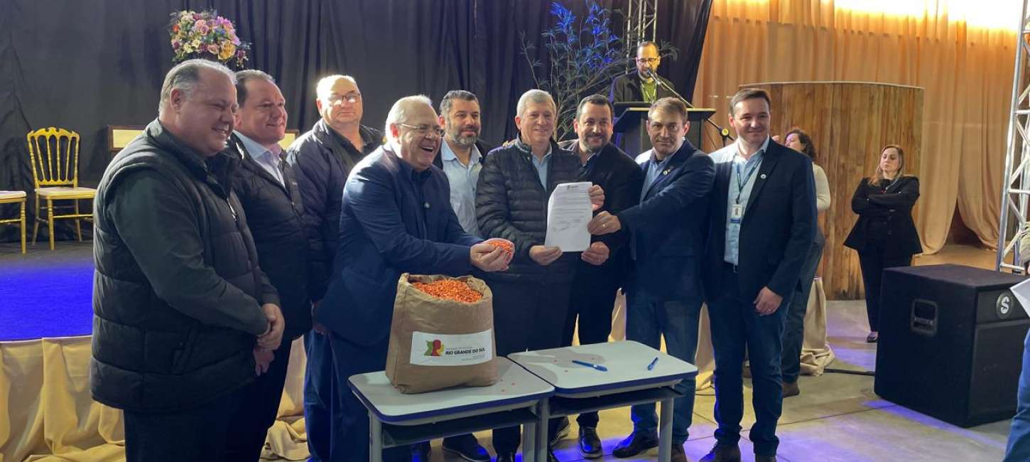 Tapejara firma adesão ao Programa Milho 100% e fortalece apoio aos produtores rurais