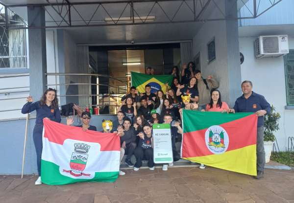 Alunas de Tapejara participam da final das Olimpíadas Jovem Empreendedor em Passo Fundo