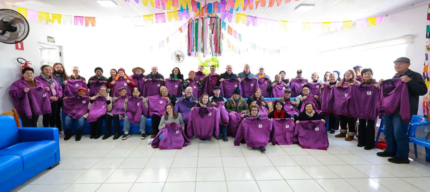 Projeto Brasil sem Frestas entrega jaquetas personalizadas a idosos da Casa de Convivência Dona Verônica