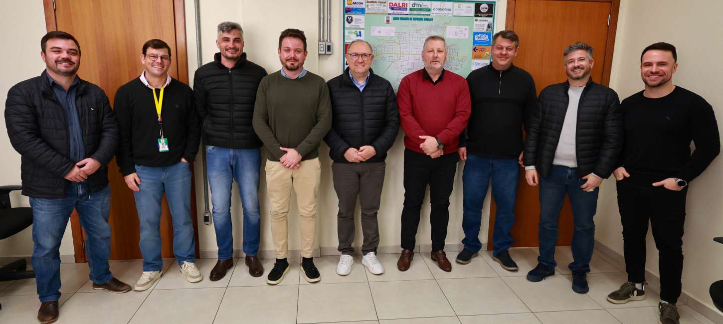 Reunião Estratégica na Prefeitura de Tapejara Precede Evento de Lançamento de Cursos Superiores