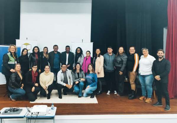 Gestores e técnicos de Tapejara participam de formação regional para qualificar a política de assistência social