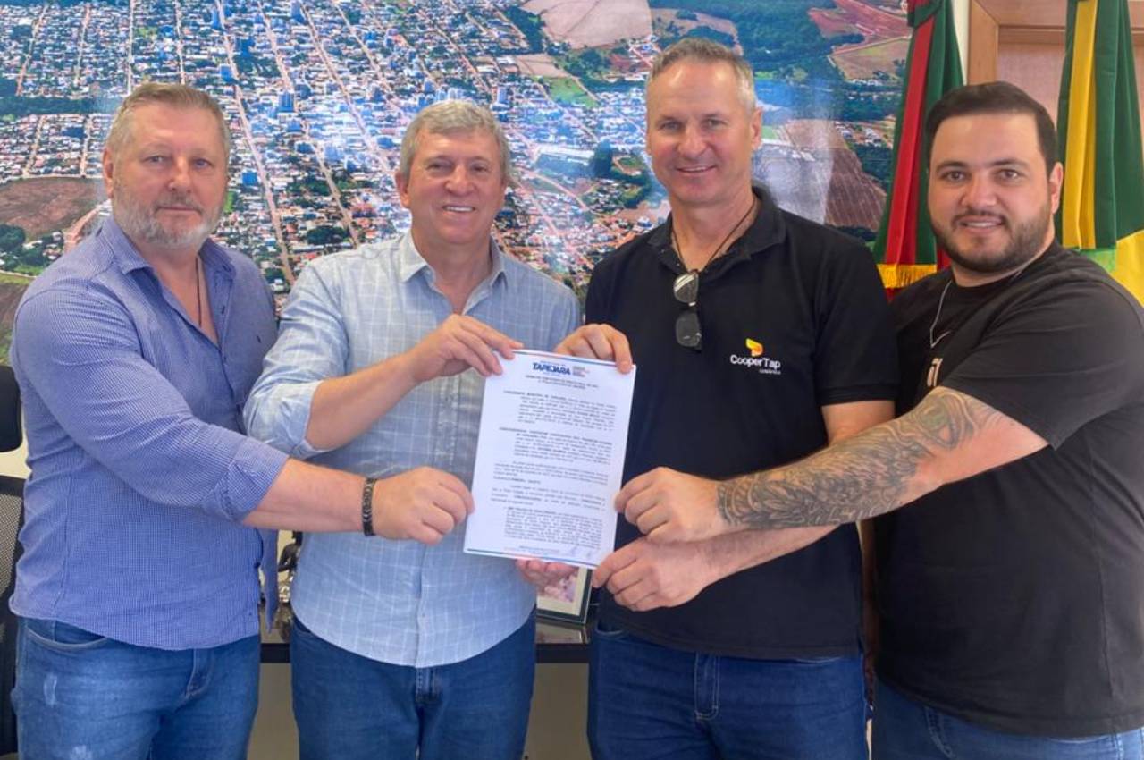 Assinatura de termo fortalece a atuação da Coopertap no transporte de cargas em Tapejara
