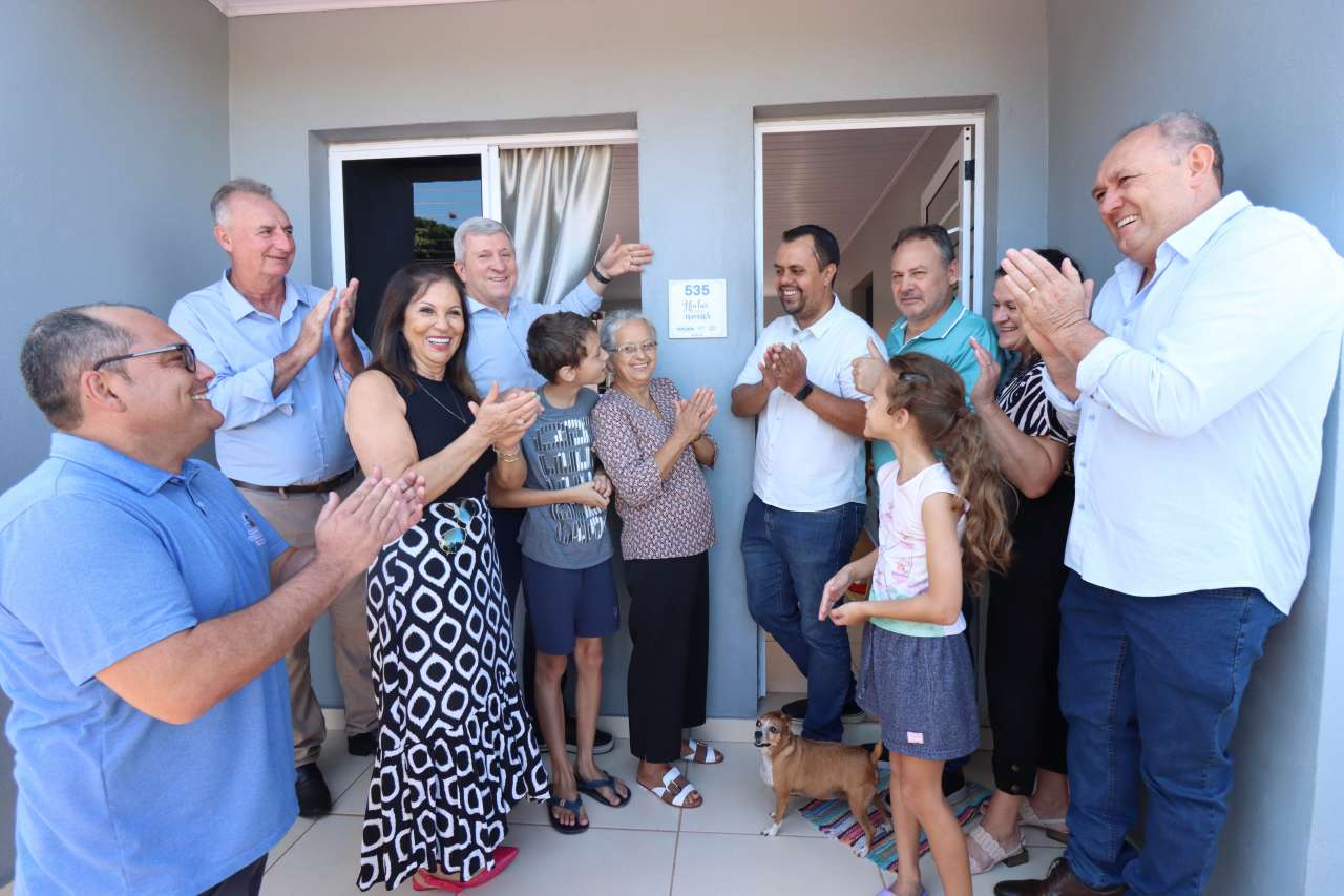 Sete novas moradias são entregues em Tapejara pelo programa habitacional Um Lar Para Amar