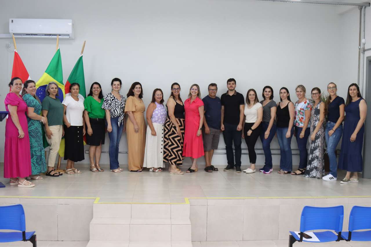 Gestores municipais discutem avanços na educação durante encontro do CONSEME-UNDIME/RS em Tapejara