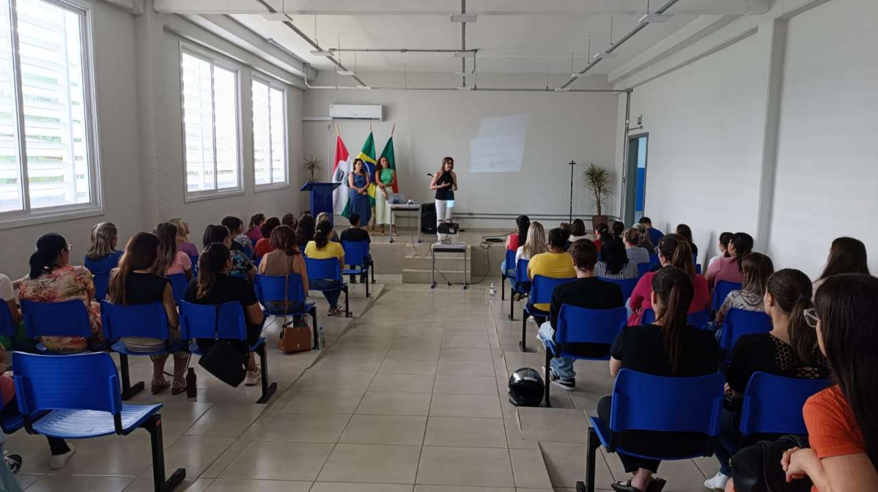 Cuidadores Educacionais participam de formação sobre ética profissional em Tapejara