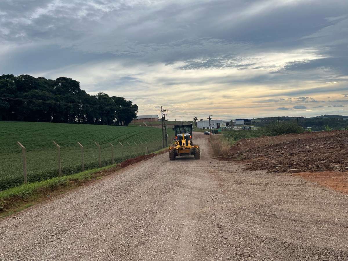 Secretaria de Desenvolvimento Rural intensifica manutenção de estradas no interior