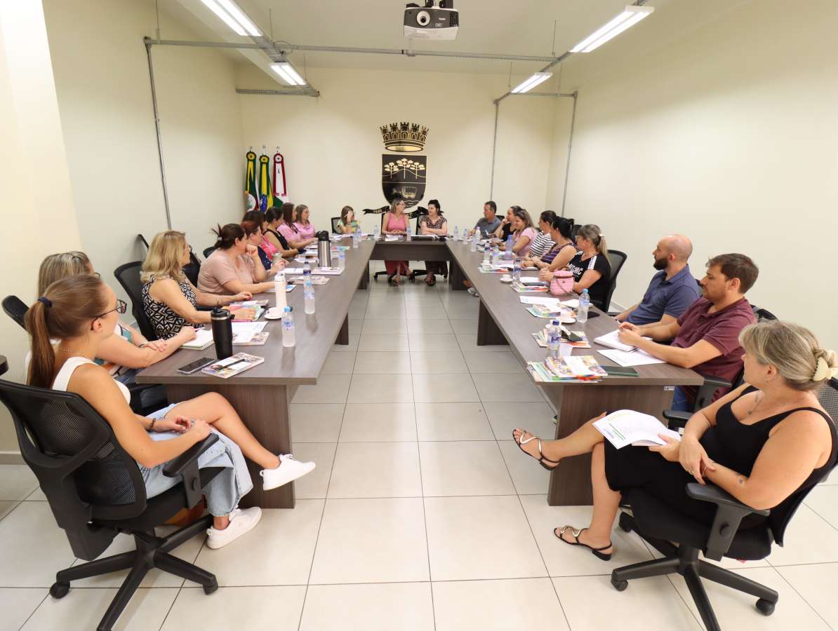 Encontro Regional de Educação reúne gestores da  Amunor/Conseme em Tapejara