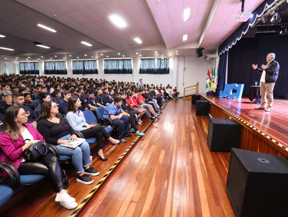 Projeto oratória nas escolas terá premiação histórica de mais de R$ 19 mil