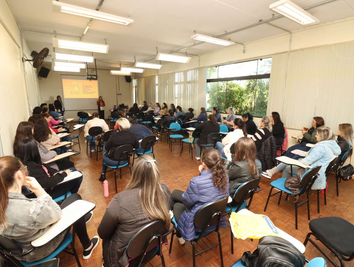 Formação de professores marca início da campanha Maio Laranja e reforça combate à violência infantil
