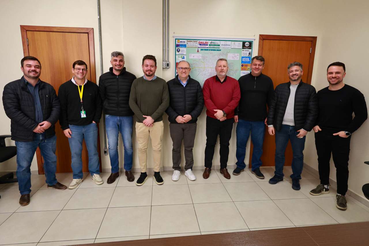 Reunião Estratégica na Prefeitura de Tapejara Precede Evento de Lançamento de Cursos Superiores