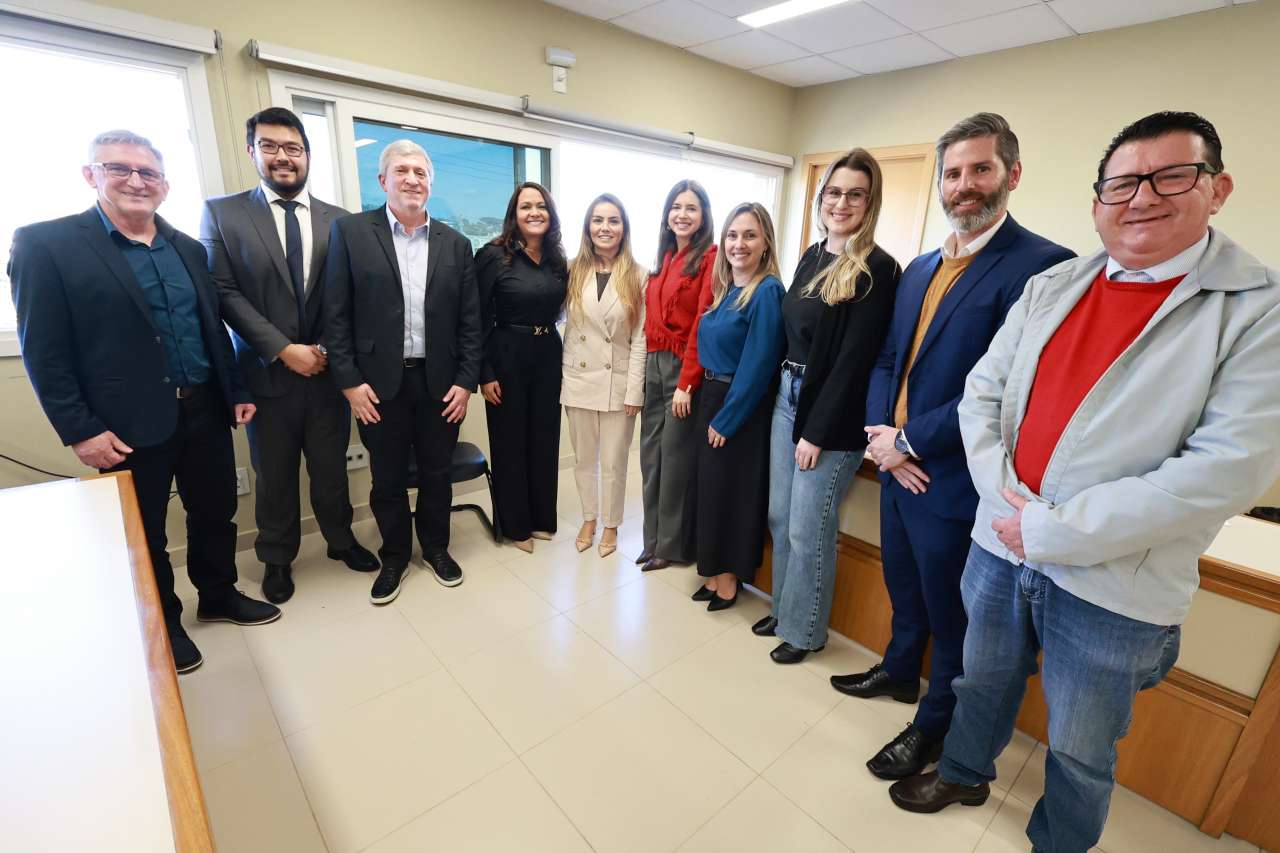 Prefeito Evanir Wolff (Big) saúda nova juíza em posse na Comarca de Tapejara