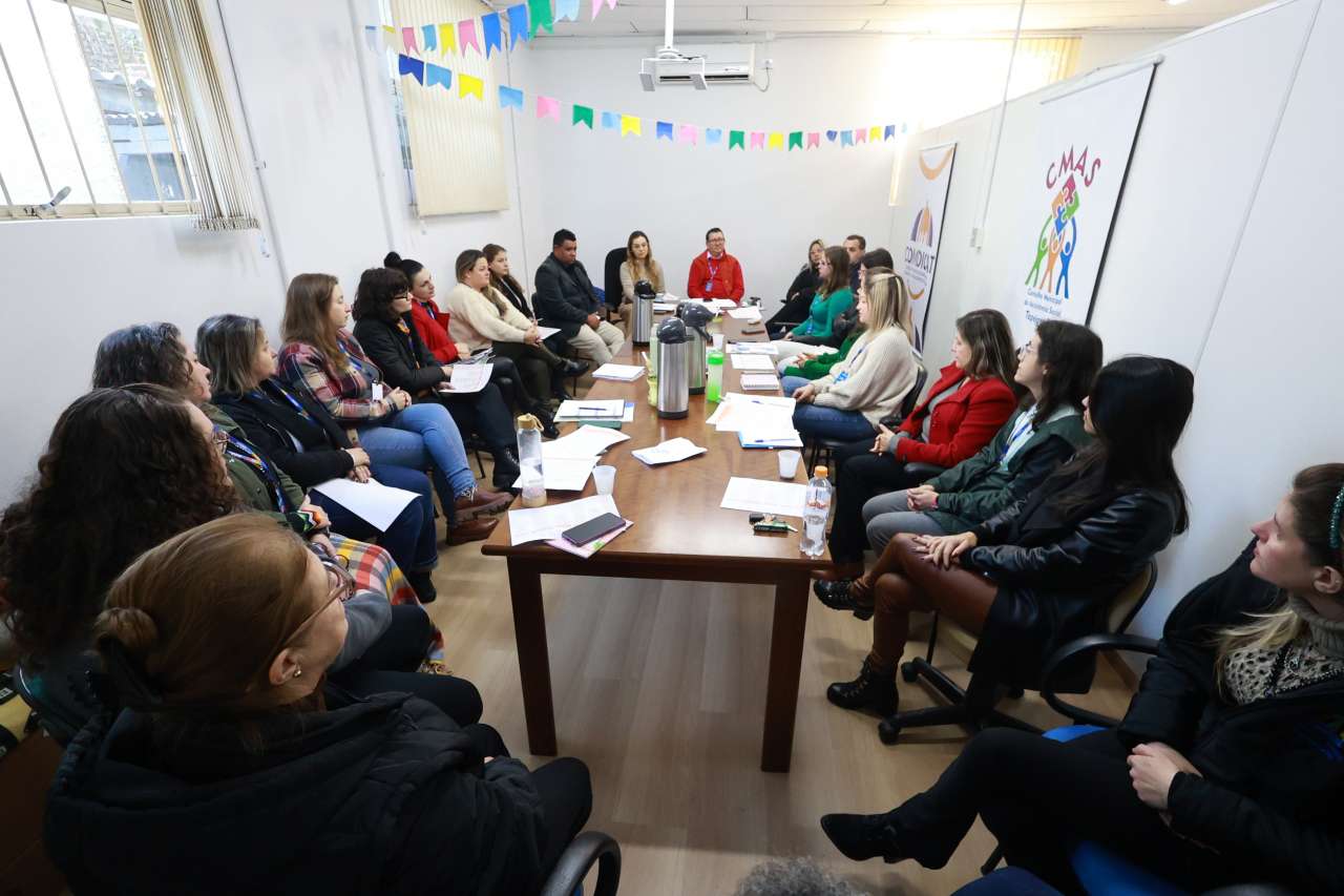 Juíza titular da Comarca de Tapejara visita a Secretaria de Desenvolvimento Social