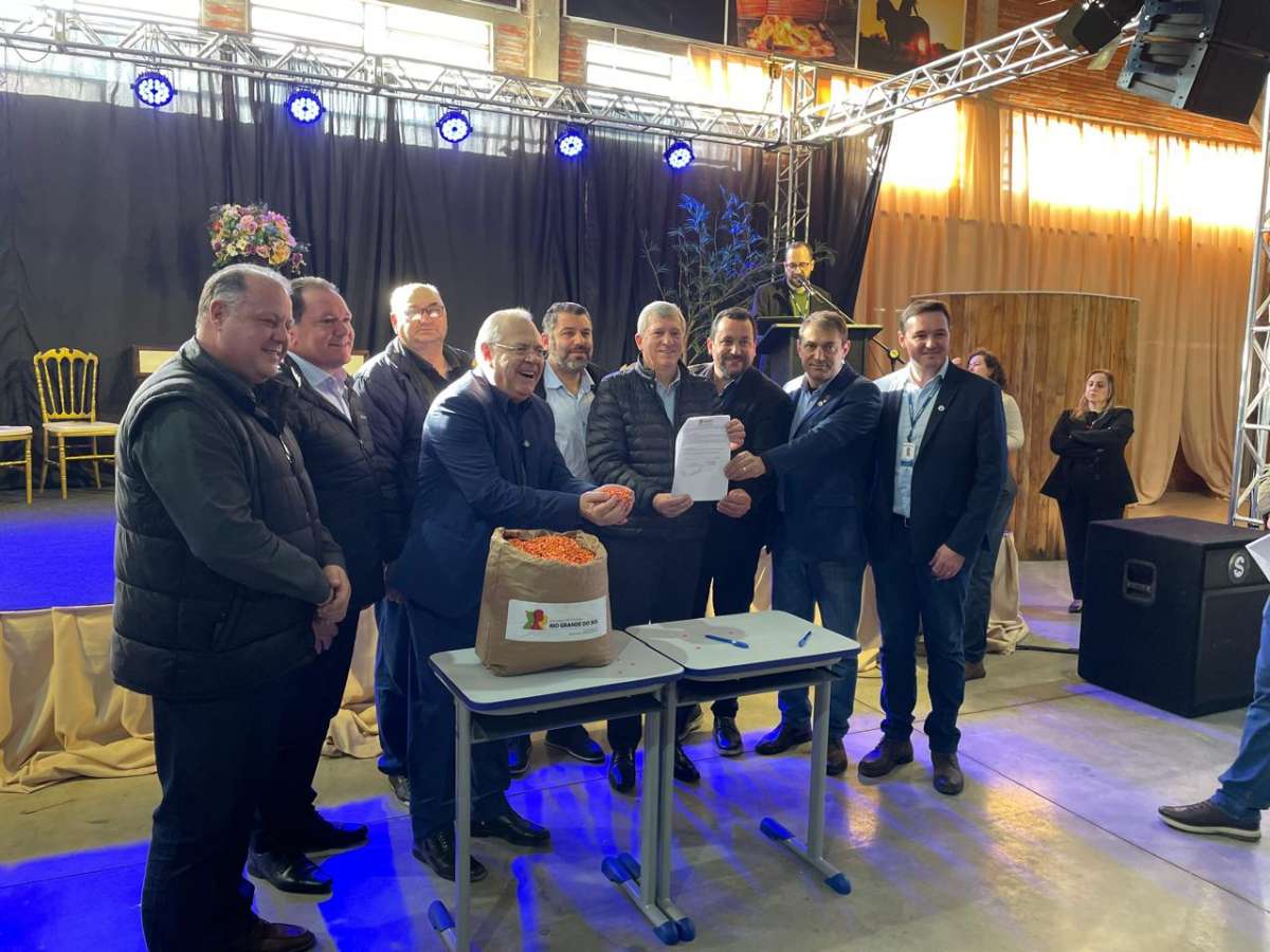 Tapejara firma adesão ao Programa Milho 100% e fortalece apoio aos produtores rurais