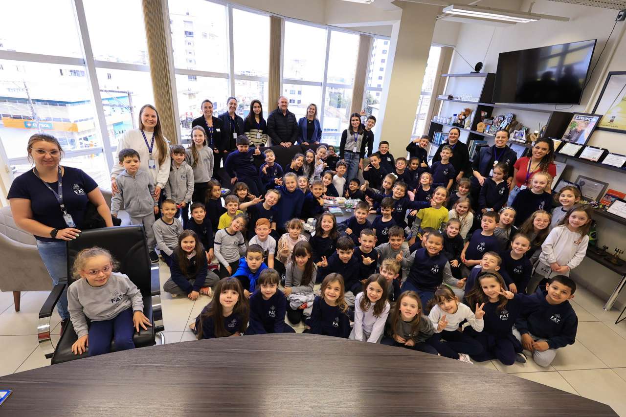 Visitas Estudantis Marcam Celebração dos 70 Anos de Tapejara no Gabinete