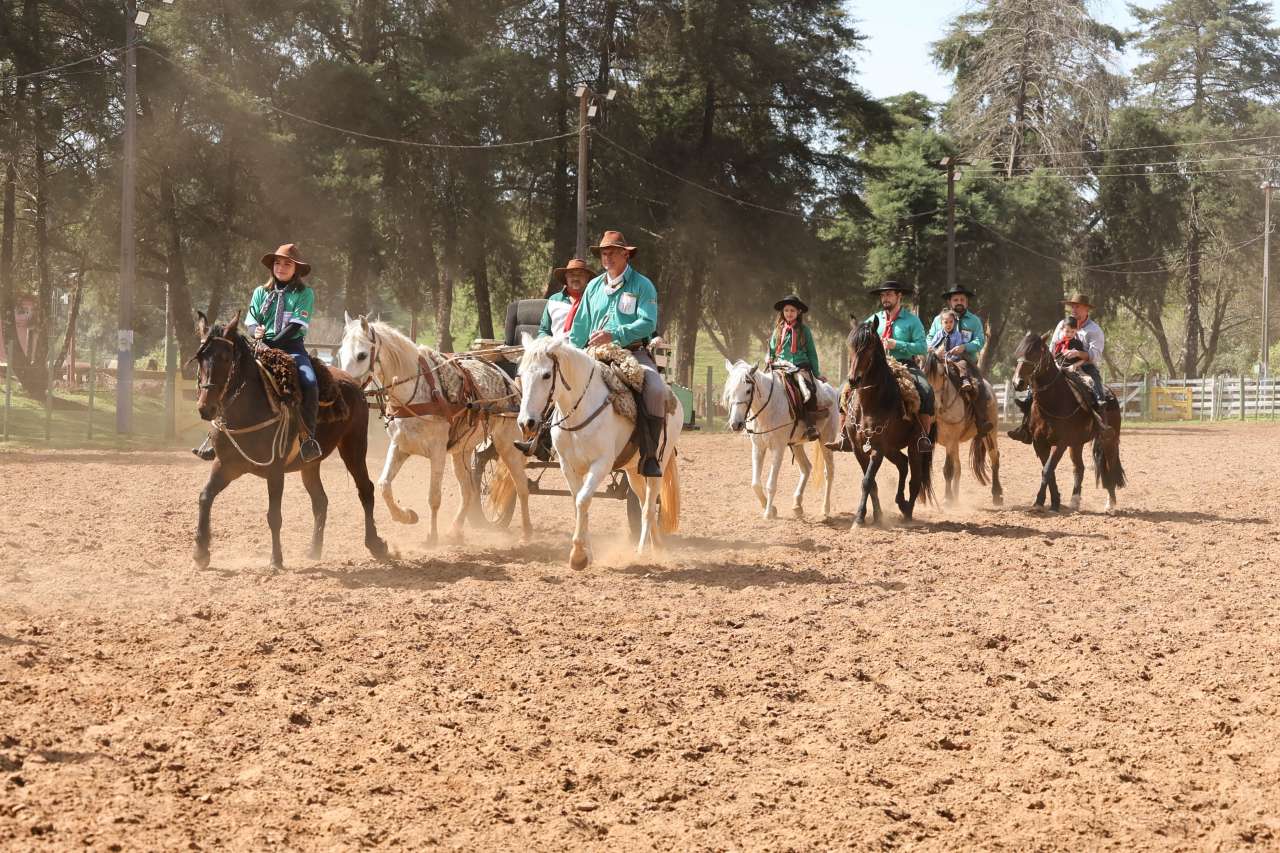 Semana Farroupilha de Tapejara inicia com celebração à cultura gaúcha
