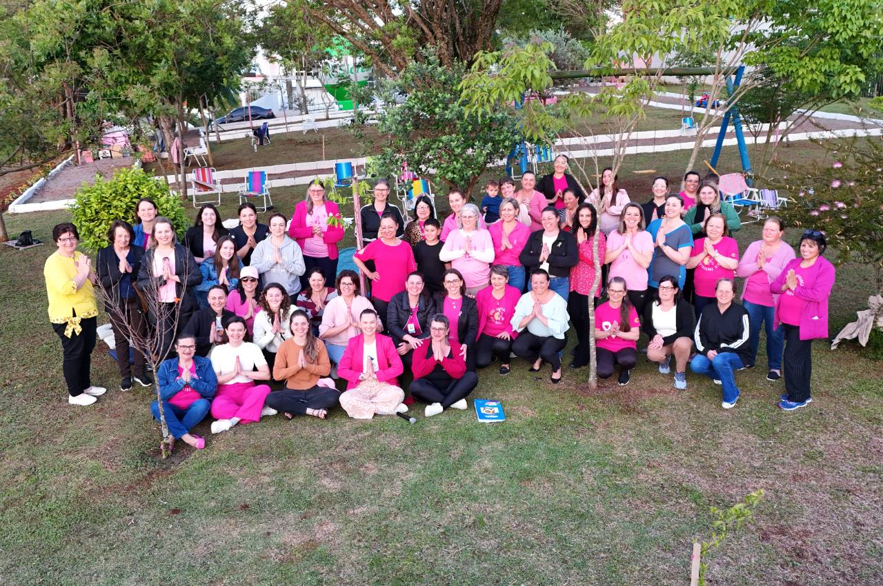 Tapejara encerra Outubro Rosa com tarde especial dedicada às mulheres